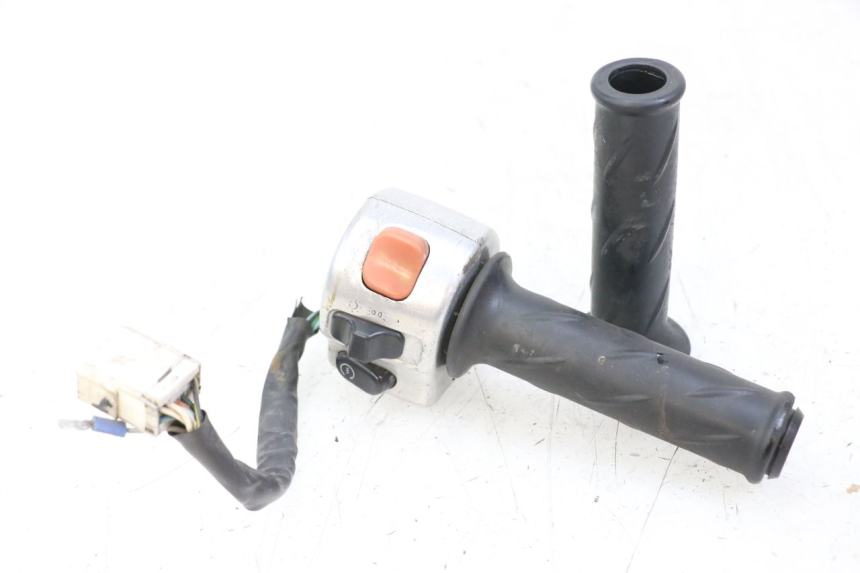 photo de COMMODO DROIT PIAGGIO BEVERLY 125 (1998 - 2005) - Vue principale