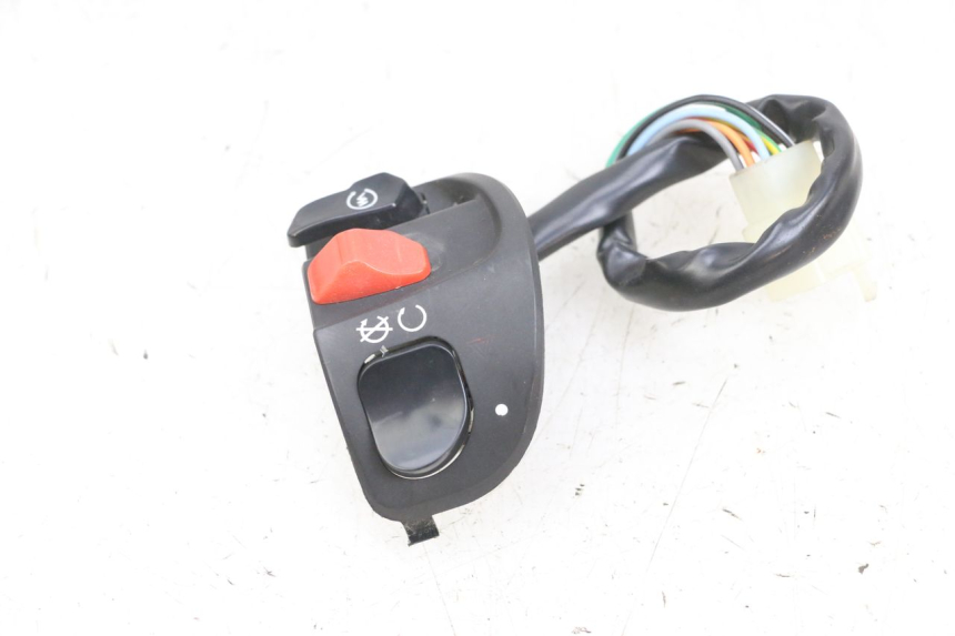 photo de COMMODO DROIT EFUN PUSA 1 - Gros plan technique