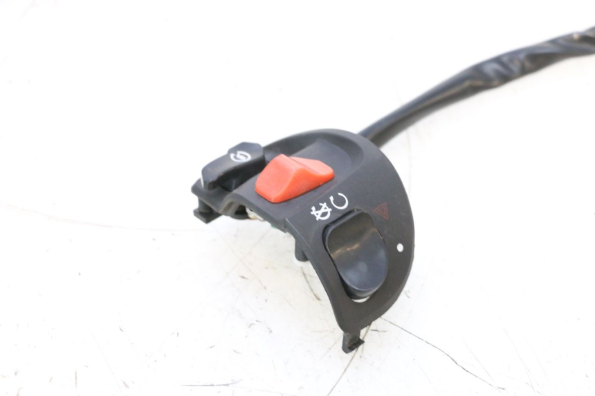 photo de COMMODO DROIT EFUN PUSA 1 - Gros plan technique