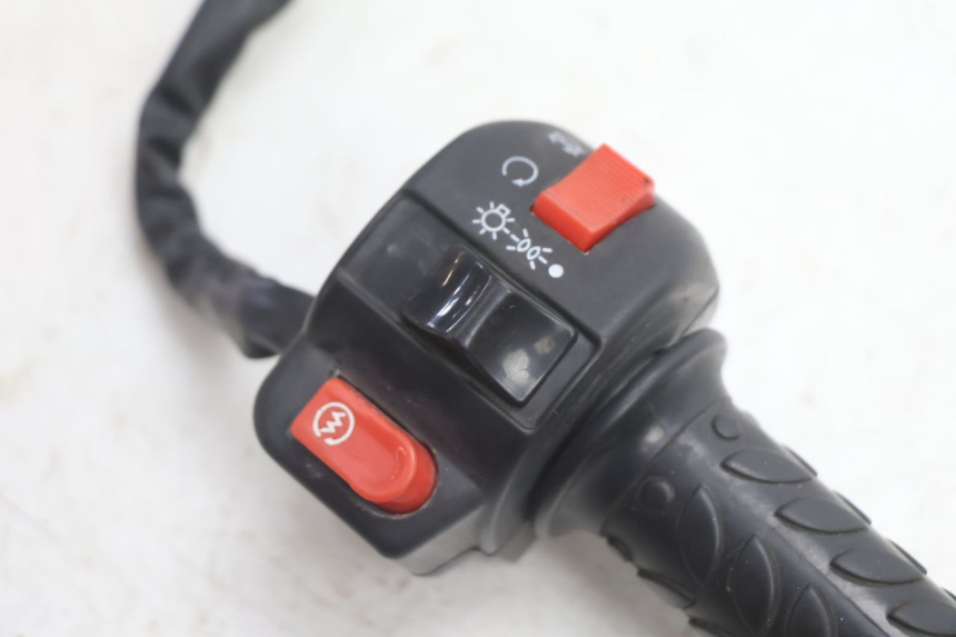 photo de COMMODO DROIT RAZZO QTR 50 (2011 - 2018) - Détail de la pièce