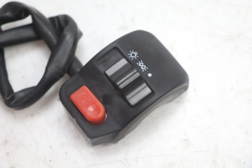 photo de COMMODO DROIT YIYING RETRO 125 (2008 - 2018) - Détail de la pièce