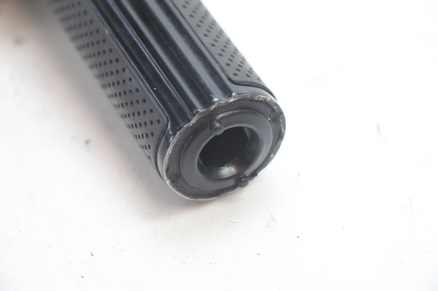 photo de COMMODO DROIT HARLEY DAVIDSON ROAD GLIDE FLTRXSE 1920 (2018 - 2022) - Points de fixation