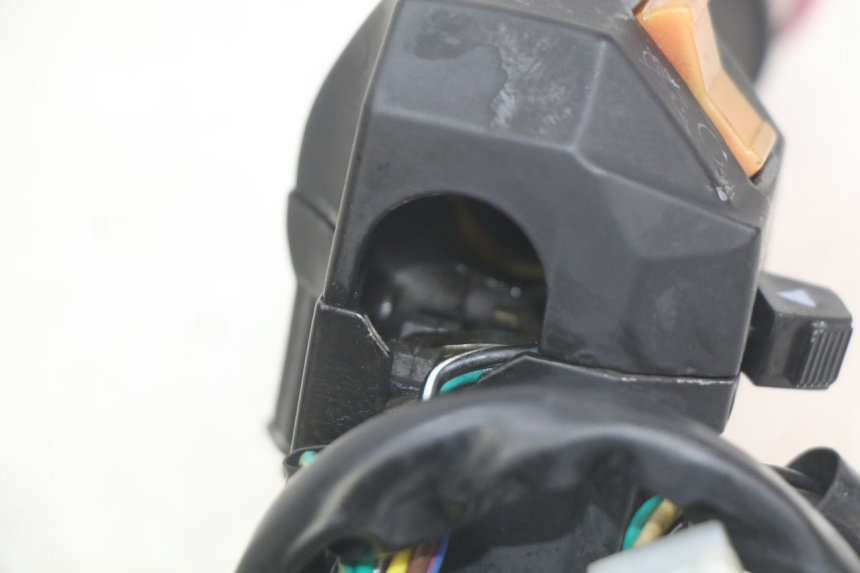 photo de COMMODO DROIT YAMASAKI ROADSTER 50 (2013 - 2018) - Détail de la pièce