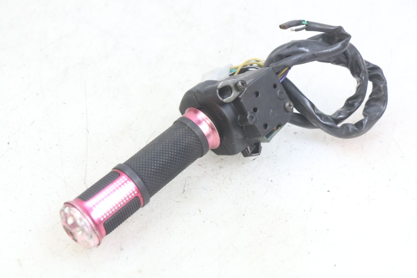 photo de COMMODO DROIT YAMASAKI ROADSTER 50 (2013 - 2018) - Autre angle de vue