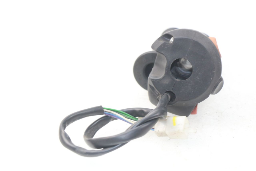 photo de COMMODO DROIT PEUGEOT SATELIS 300 (2012 - 2015) - État de surface