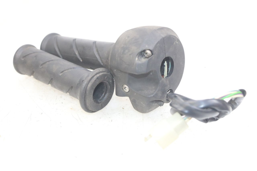 photo de COMMODO DROIT PEUGEOT SATELIS 125 (2010 - 2012) - Vue d’ensemble