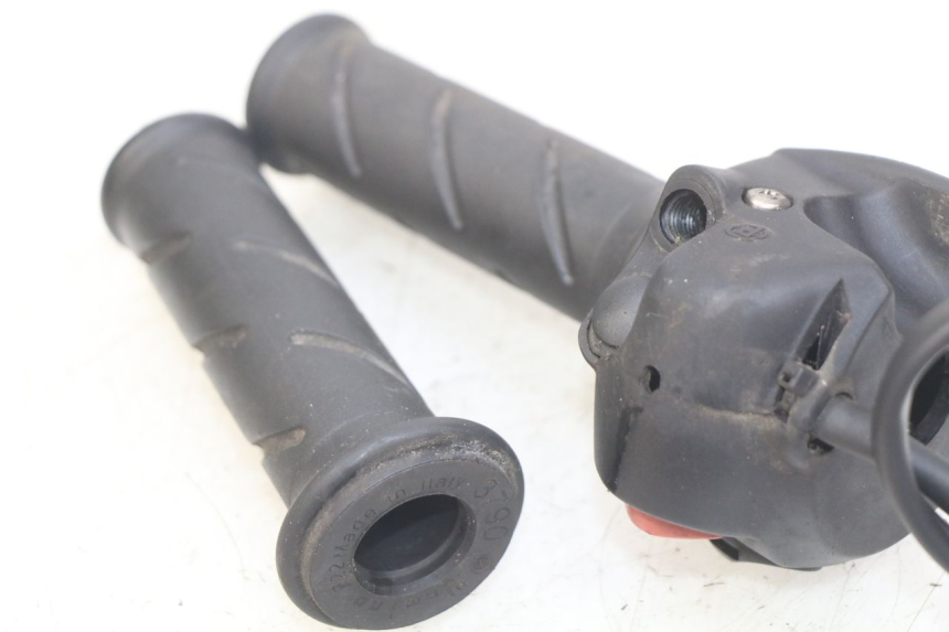 photo de COMMODO DROIT PEUGEOT SATELIS 125 (2010 - 2012) - Zoom état d’usage