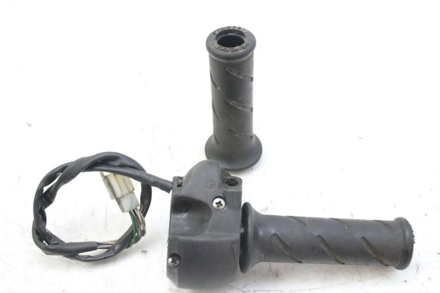 photo de COMMODO DROIT PEUGEOT SATELIS 125 (2010 - 2012) - Détail de la pièce