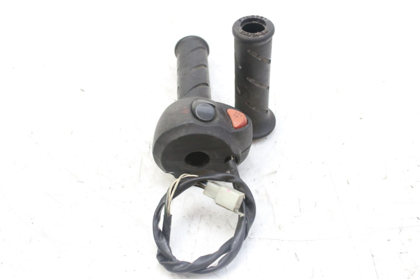 photo de COMMODO DROIT PEUGEOT SATELIS 125 (2010 - 2012) - Gros plan technique