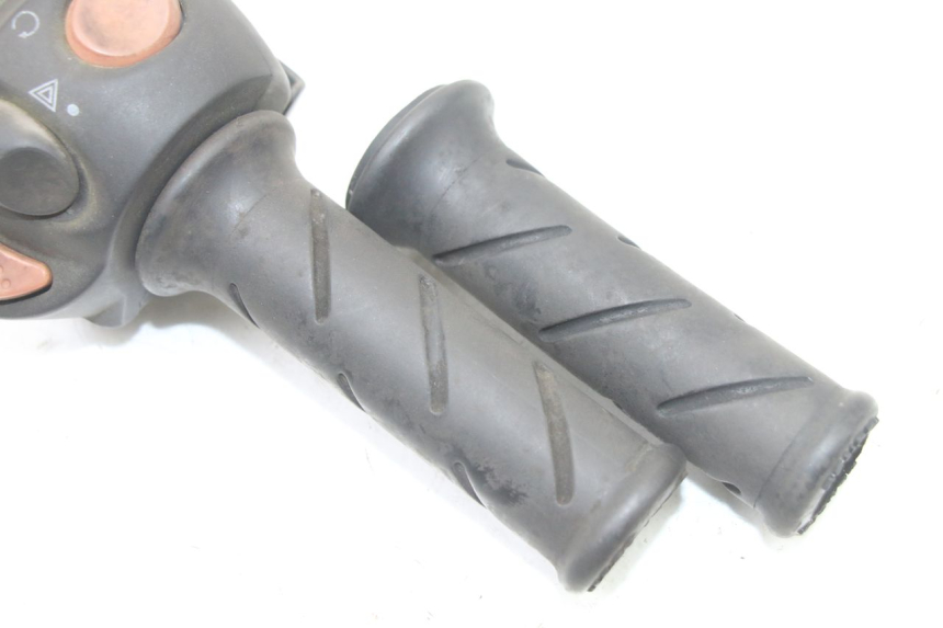 photo de COMMODO DROIT PEUGEOT SATELIS 125 (2013 - 2018) - Zoom état d’usage