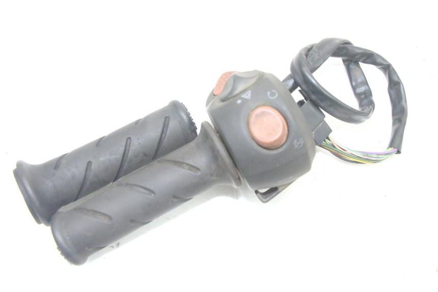 photo de COMMODO DROIT PEUGEOT SATELIS 125 (2013 - 2018) - Autre angle de vue