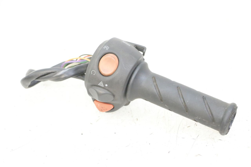 photo de COMMODO DROIT PEUGEOT SATELIS 125 (2013 - 2018) - Vue principale