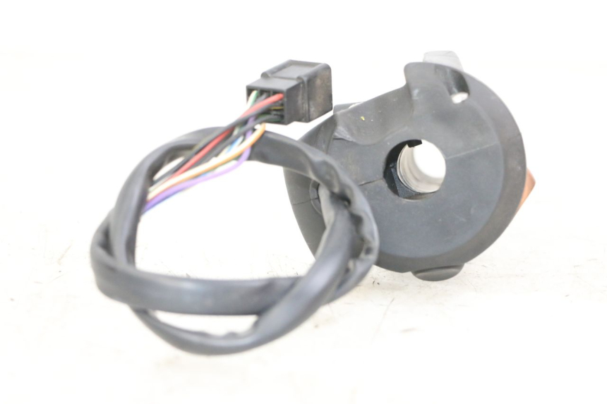 photo de COMMODO DROIT PEUGEOT SATELIS 125 (2013 - 2018) - Zoom état d’usage