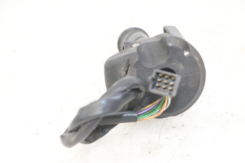 photo de COMMODO DROIT PEUGEOT SATELIS 125 (2013 - 2018) - Autre angle de vue