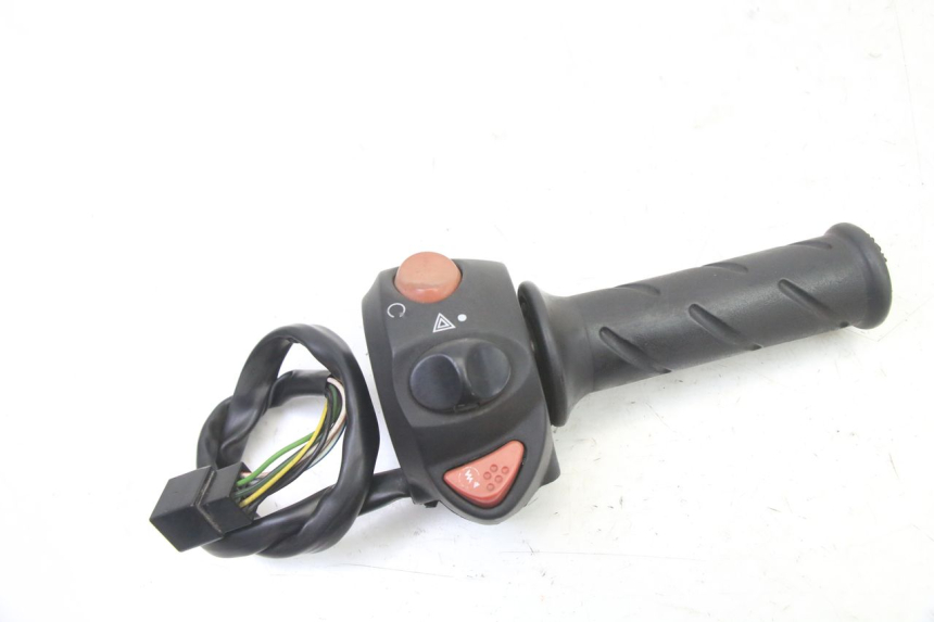 photo de COMMODO DROIT PEUGEOT SATELIS 125 (2013 - 2018) - Vue principale