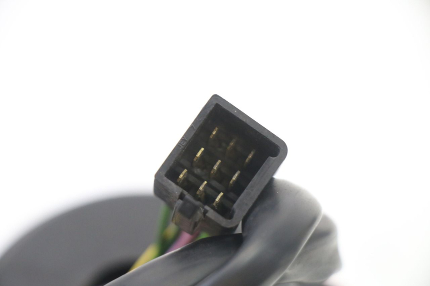 photo de COMMODO DROIT PEUGEOT SATELIS 125 (2013 - 2018) - Points de fixation