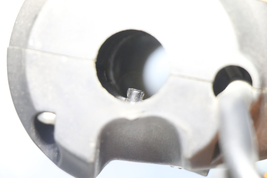 photo de COMMODO DROIT PEUGEOT SATELIS 250 (2006 - 2012) - Gros plan technique