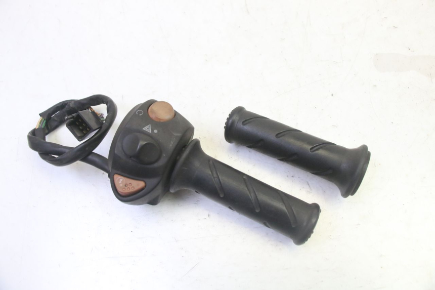 photo de COMMODO DROIT PEUGEOT SATELIS 125 (2013 - 2018) - Vue principale