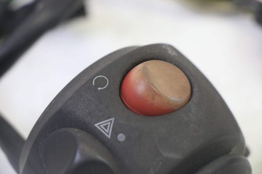 photo de COMMODO DROIT PEUGEOT SATELIS 125 (2013 - 2018) - Autre angle de vue