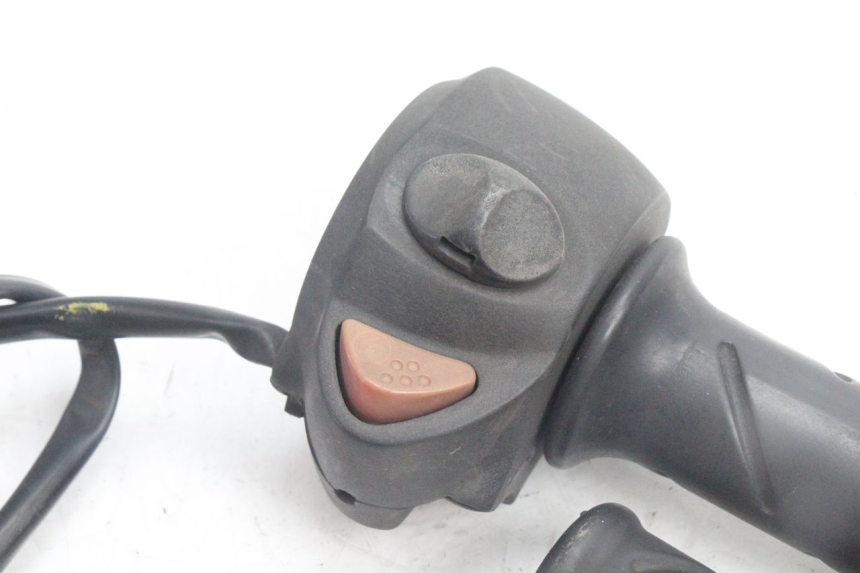 photo de COMMODO DROIT PEUGEOT SATELIS 125 (2006 - 2009) - Zoom état d’usage