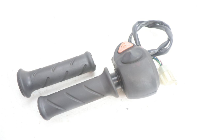 photo de COMMODO DROIT PEUGEOT SATELIS 125 (2006 - 2009) - Autre angle de vue