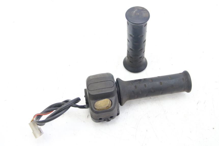 photo de COMMODO DROIT APRILIA SCARABEO 4T 50 (2009 - 2017) - Vue principale