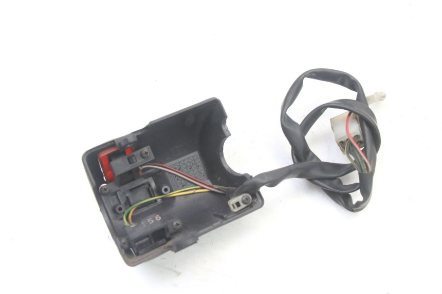 photo de COMMODO DROIT APRILIA SCARABEO GT TOURING 125 (1999 - 2005) - Gros plan technique