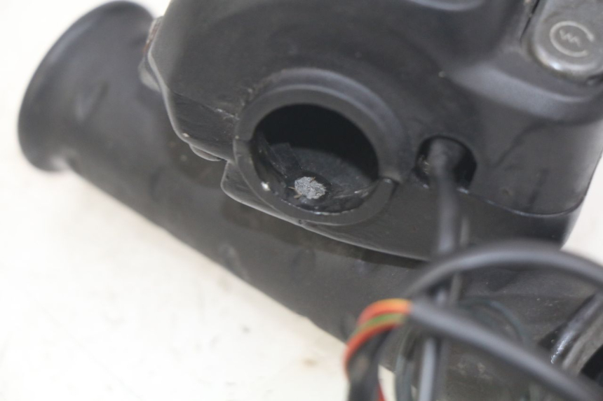 photo de COMMODO DROIT APRILIA SCARABEO 100 (2003 - 2012) - Zoom état d’usage