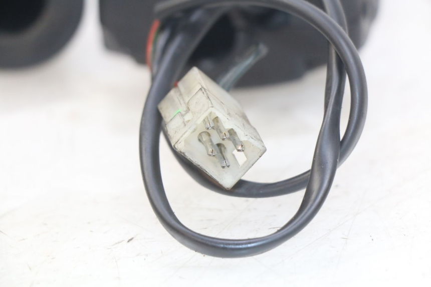 photo de COMMODO DROIT APRILIA SCARABEO 100 (2003 - 2012) - Gros plan technique