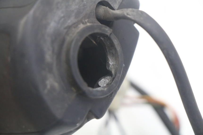 photo de COMMODO DROIT APRILIA SCARABEO 100 (2003 - 2012) - Autre angle de vue