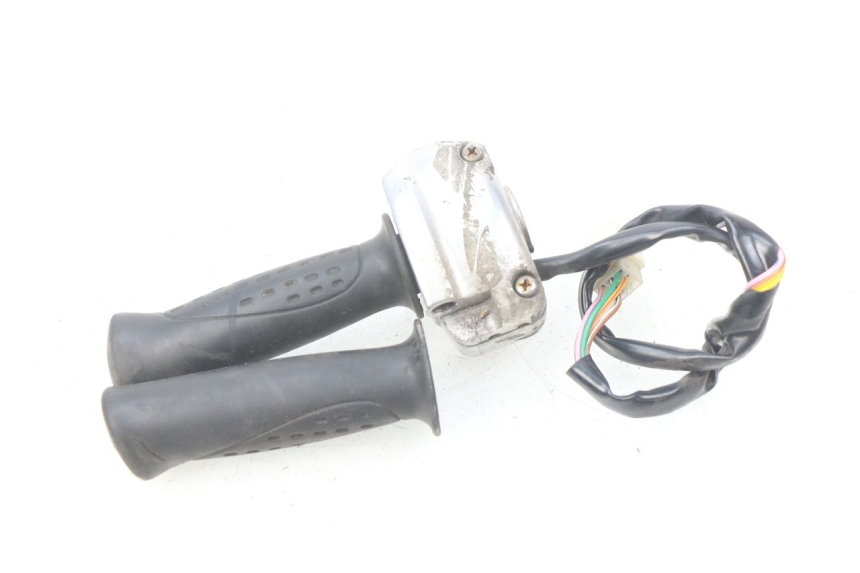 photo de COMMODO DROIT KYMCO SENTO 50 (2008 - 2013) - Gros plan technique