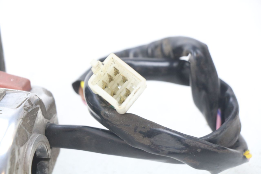 photo de COMMODO DROIT KYMCO SENTO 50 (2008 - 2013) - Points de fixation