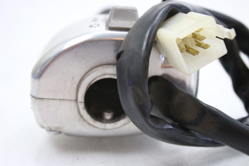 photo de COMMODO DROIT KYMCO SENTO 100 (2008 - 2013) - Points de fixation