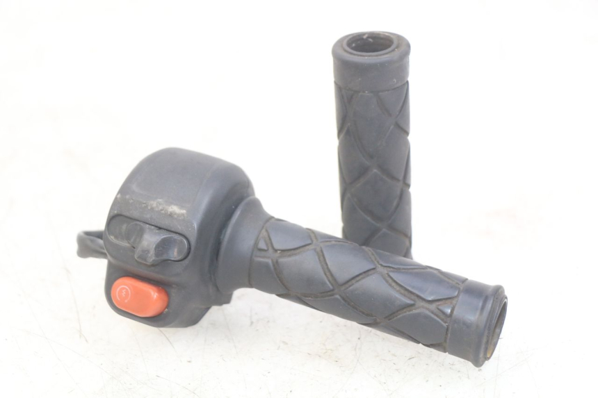 photo de COMMODO DROIT MBK SKYLINER 125 (1998 - 2001) - Vue principale