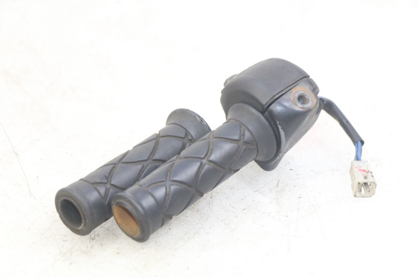 photo de COMMODO DROIT MBK SKYLINER 125 (1998 - 2001) - Gros plan technique