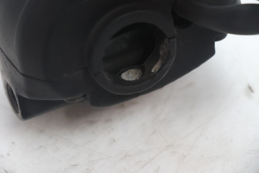 photo de COMMODO DROIT PEUGEOT SPEEDFIGHT 2 AC 50 (2000 - 2009) - Gros plan technique