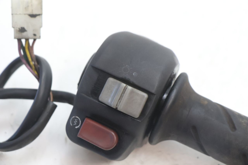 photo de COMMODO DROIT PEUGEOT SPEEDFIGHT LC 50 (1996 - 2002) - Détail de la pièce