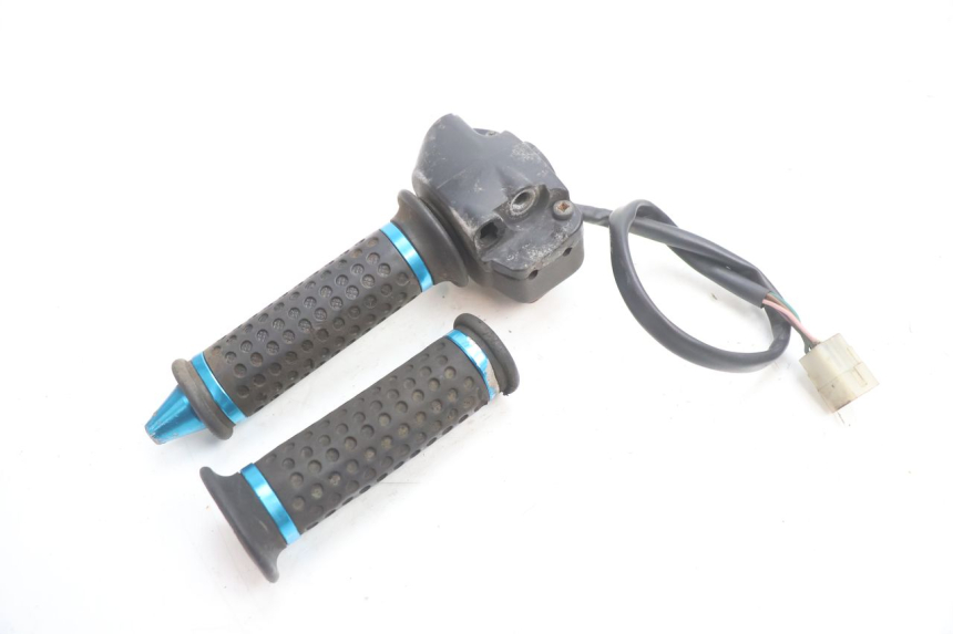 photo de COMMODO DROIT PEUGEOT SPEEDFIGHT LC 50 (1996 - 2002) - Vue d’ensemble
