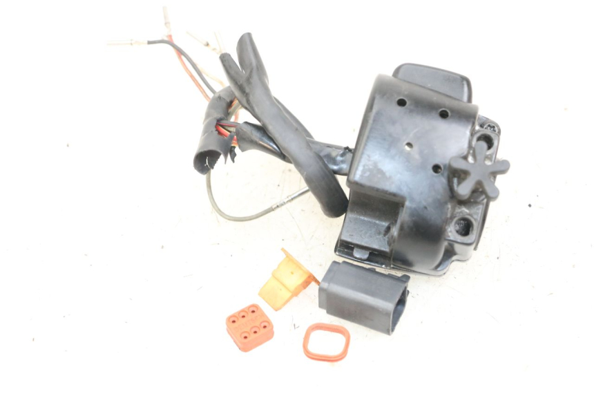 photo de COMMODO DROIT HARLEY DAVIDSON SPORTSTER XL CUSTOM 1200 (2003 - 2004) - Détail de la pièce