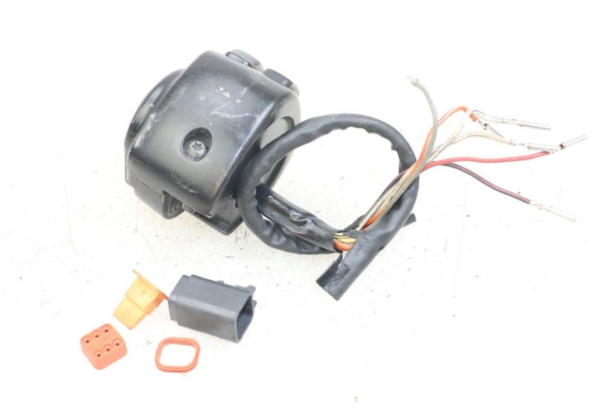 photo de COMMODO DROIT HARLEY DAVIDSON SPORTSTER XL CUSTOM 1200 (2003 - 2004) - Zoom état d’usage