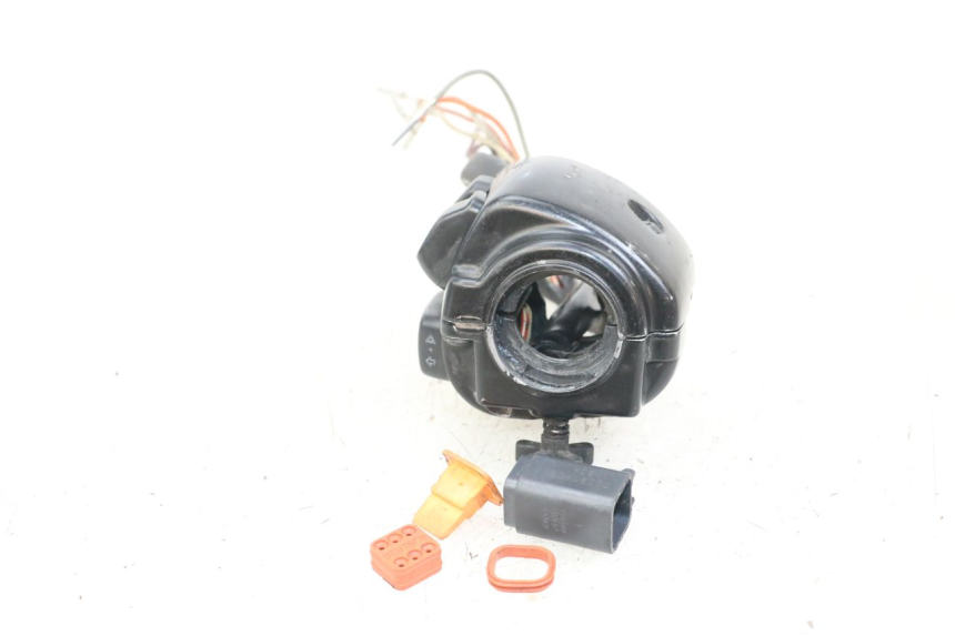 photo de COMMODO DROIT HARLEY DAVIDSON SPORTSTER XL CUSTOM 1200 (2003 - 2004) - Autre angle de vue