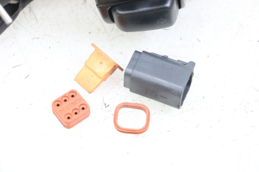 photo de COMMODO DROIT HARLEY DAVIDSON SPORTSTER XL CUSTOM 1200 (2003 - 2004) - Vue d’ensemble