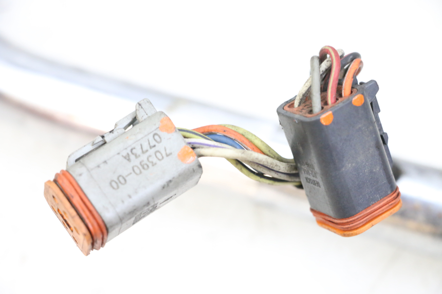 photo de COMMODO DROIT HARLEY DAVIDSON SPORTSTER XL CUSTOM 1200 (2003 - 2004) - Pièce contrôlée