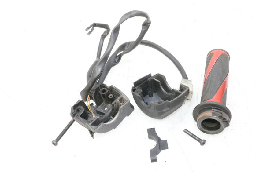 photo de COMMODO DROIT APRILIA SR R 2T LC 50 (2018 - 2021) - Détail de la pièce