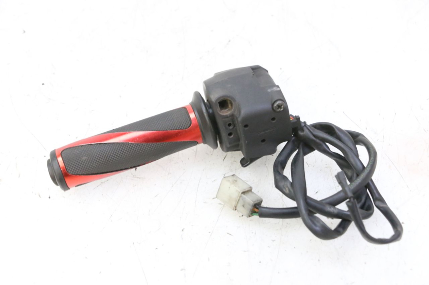 photo de COMMODO DROIT APRILIA SR R 2T LC 50 (2018 - 2021) - Vue d’ensemble