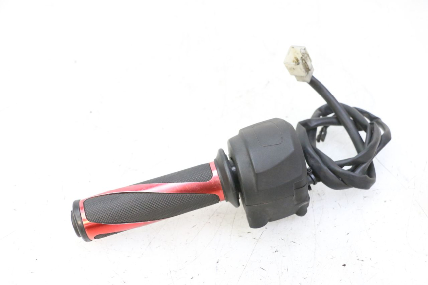 photo de COMMODO DROIT APRILIA SR R 2T LC 50 (2018 - 2021) - Points de fixation