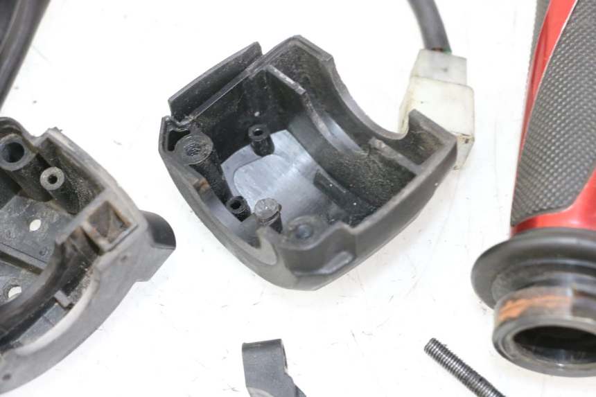 photo de COMMODO DROIT APRILIA SR R 2T LC 50 (2018 - 2021) - Pièce contrôlée