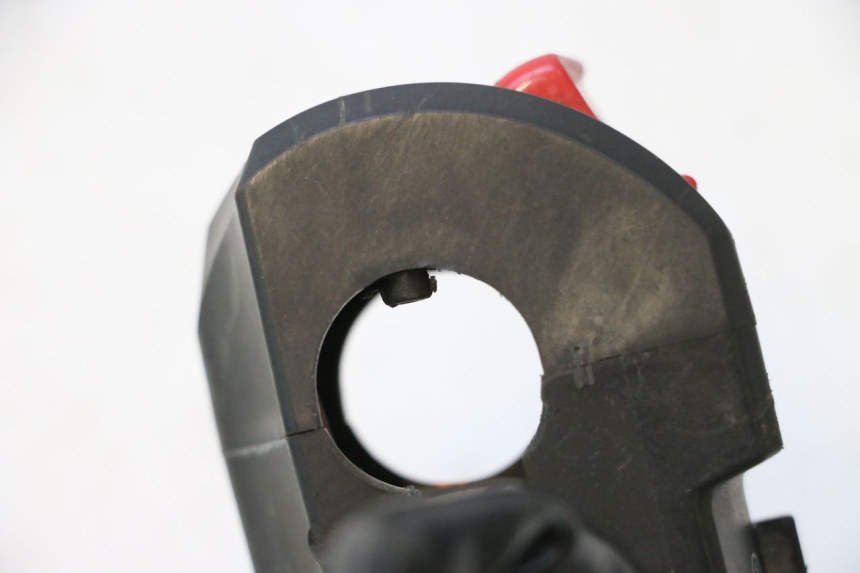 photo de COMMODO DROIT DUCATI SS IE DS CARENEE 1000 (2002 - 2006) - Détail de la pièce