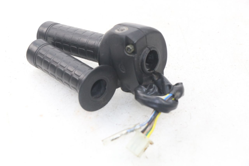 photo de COMMODO DROIT FYM STRADA 50 (2007 - 2014) - Gros plan technique