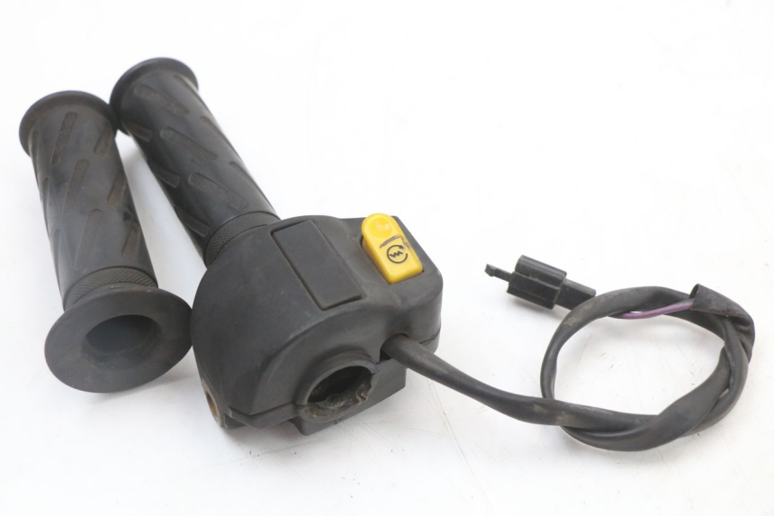 photo de COMMODO DROIT PEUGEOT STREETZONE 2T 50 (2014 - 2019) - Gros plan technique